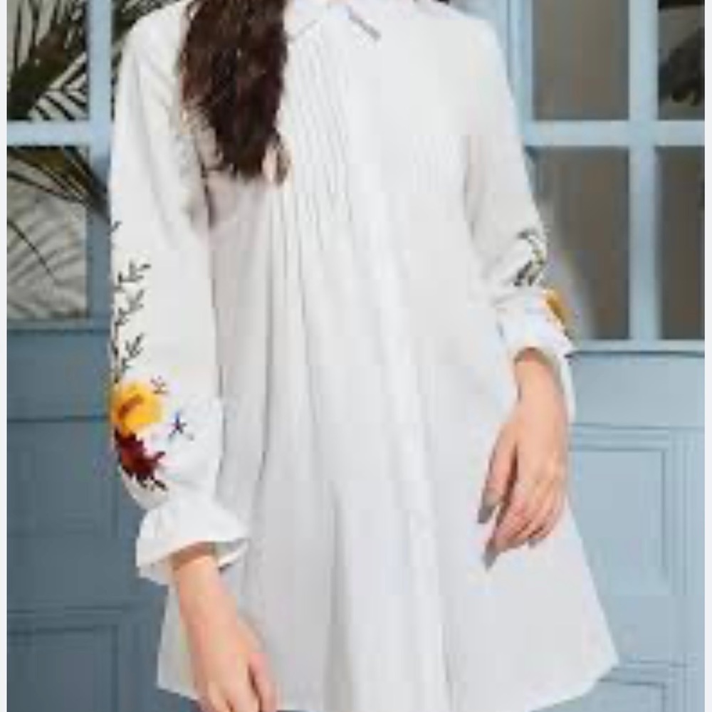 SHEIN Mulvari Floral Embroidery Flounce Sleeve Longline Blouse - Picture 2 of 6